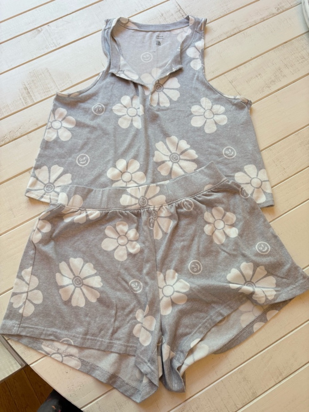 Gilly Hicks Light Gray Daisy Lounge Set